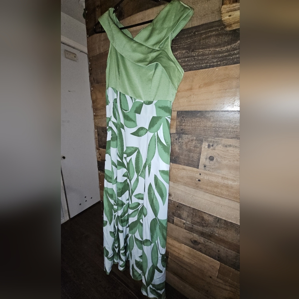 Elegant Green Leaf Print Maxi Dress